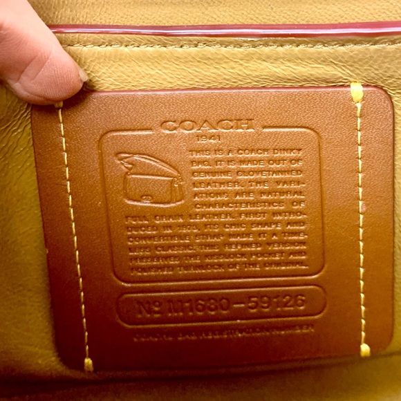 SOLD!!!!!!!!!!Coach beige dinky with links - Picture 5 of 8